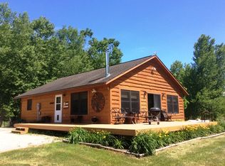 1725 Brady Dr, Waterville, IA 52170