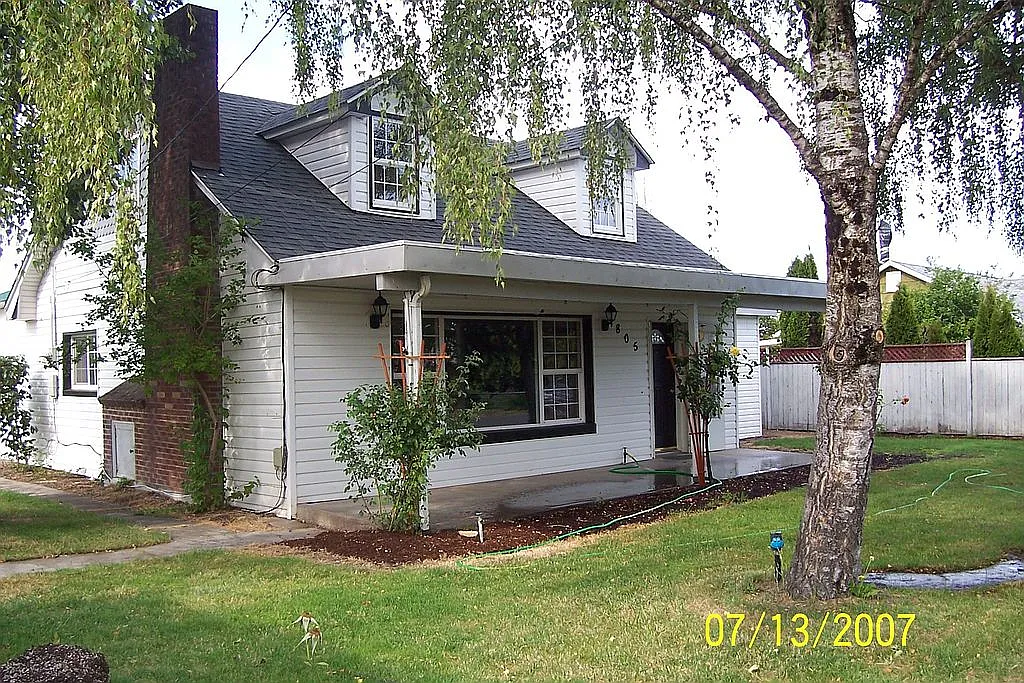 805 Burton St photo 1