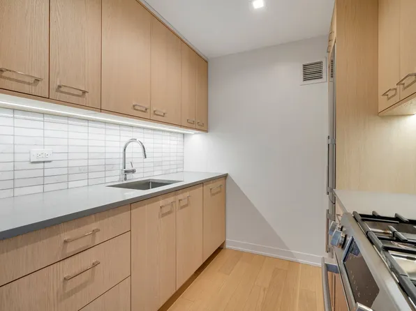 1 Columbus Place image 7 of 31