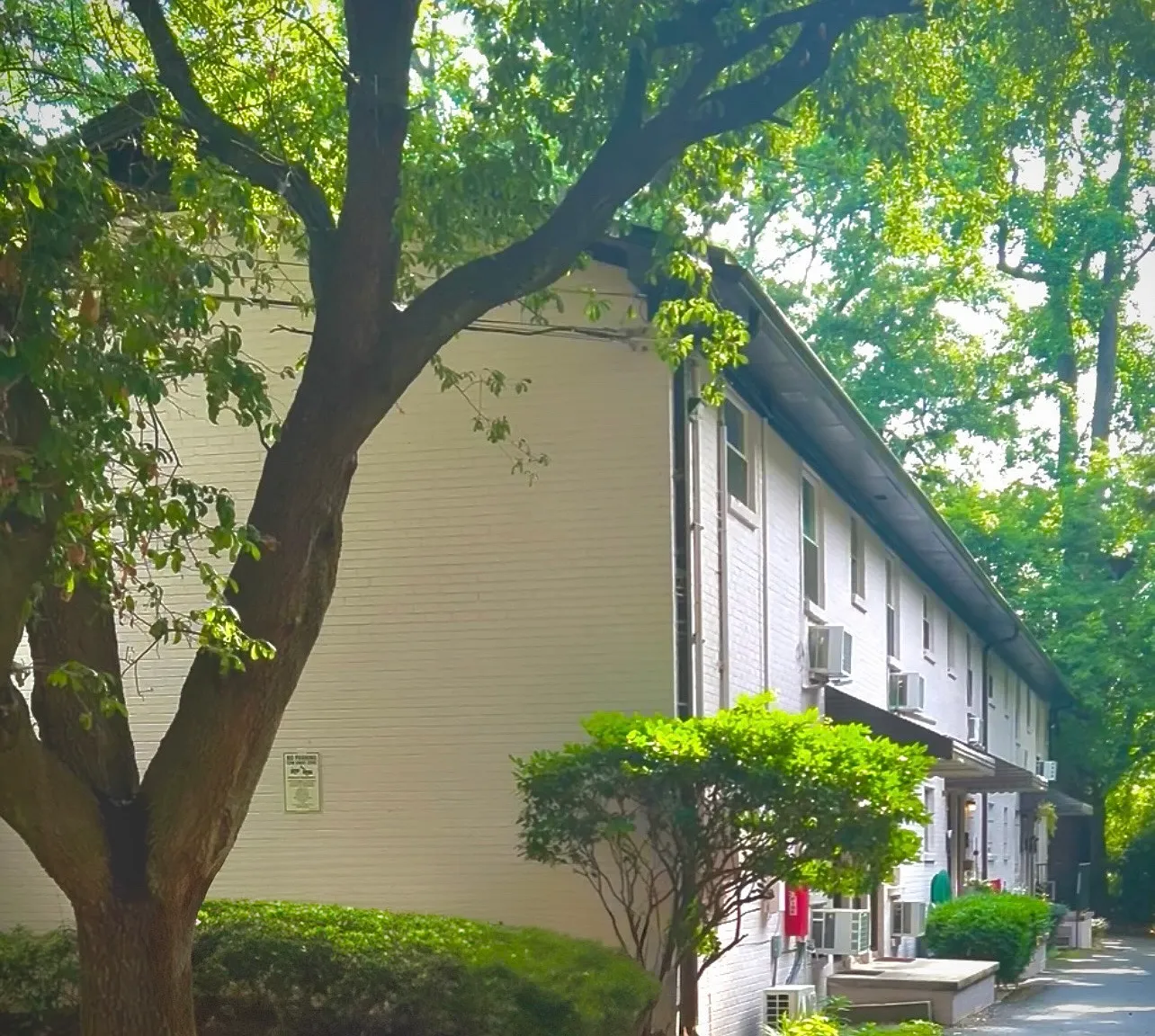 860 Monroe Dr NE — Photo 1