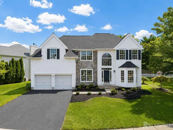 4 Sequoia Dr, Dayton, NJ 08810