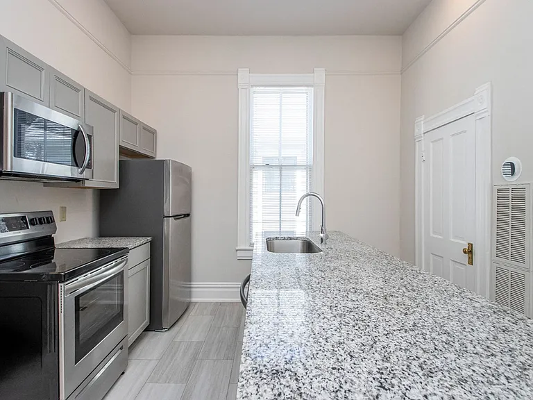112 S Pulaski St — Photo 14