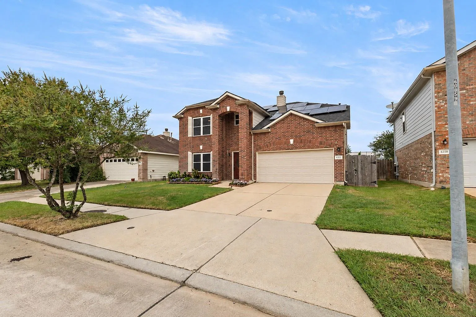 4 bed, 2.5 bath, 2650 sqft, $3,000 — Photo 2