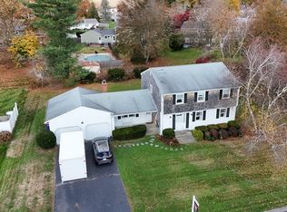 90 Ferncliffe Rd, Seekonk, MA 02771