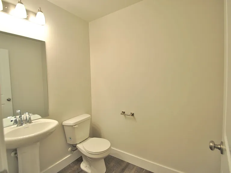 2049 N 380 E — Photo 5