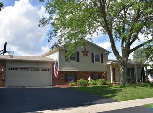 3215 Dogwood Dr, Oregon, OH 43616