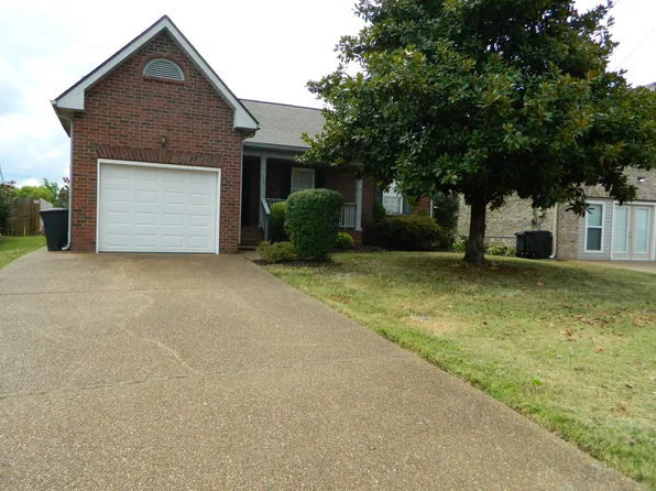 130 Oak Leaf Dr, Hendersonville, TN 37075