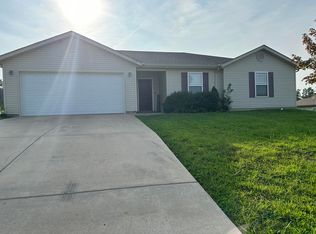 334 Echo Valley Cir, Reeds Spring, MO 65737