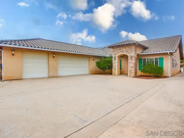 1620 Elm Dr, Vista, CA 92084