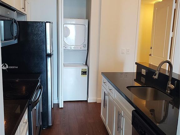 4th image of 2200 NE 4th Ave APT 807