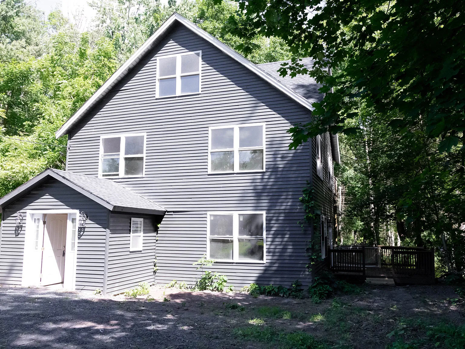 4 bed, 1601 sqft, $3,100 — Photo 2