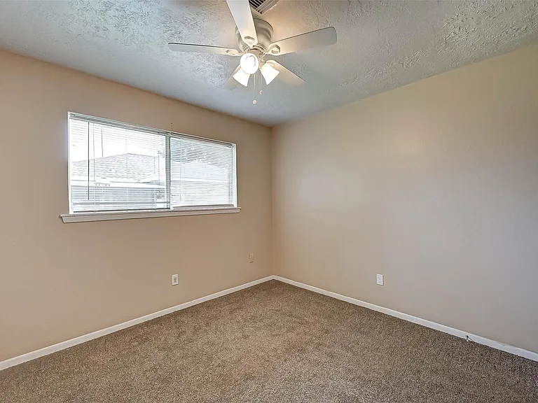 4739 Parkland St — Photo 25