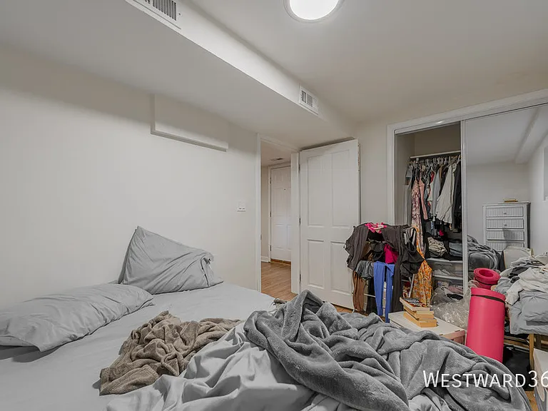 2239 W Cornelia Ave #G — Photo 6
