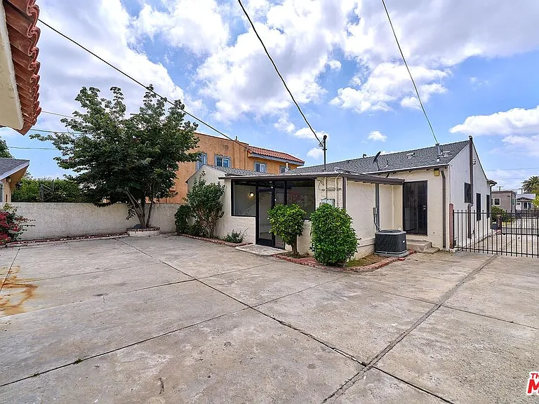 1120 S Plymouth Blvd — Photo 33