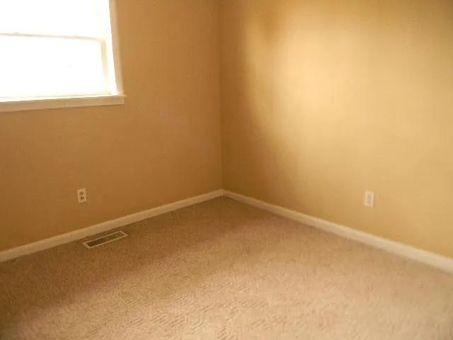 253 Ivanhoe Ln — Photo 7