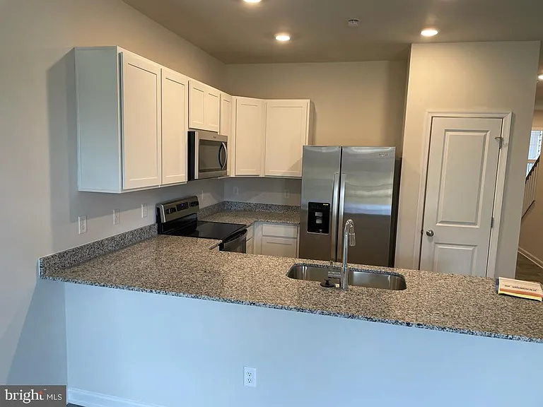 413 Tevis St — Photo 5