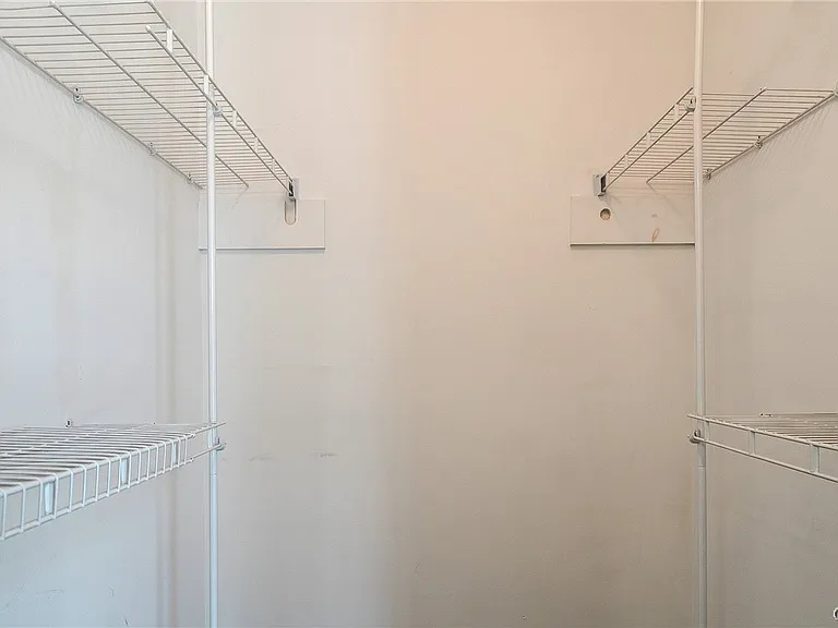2404 Pipers Ct — Photo 11