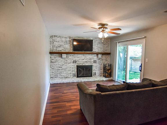 3rd image of 4234 N Congress Ave