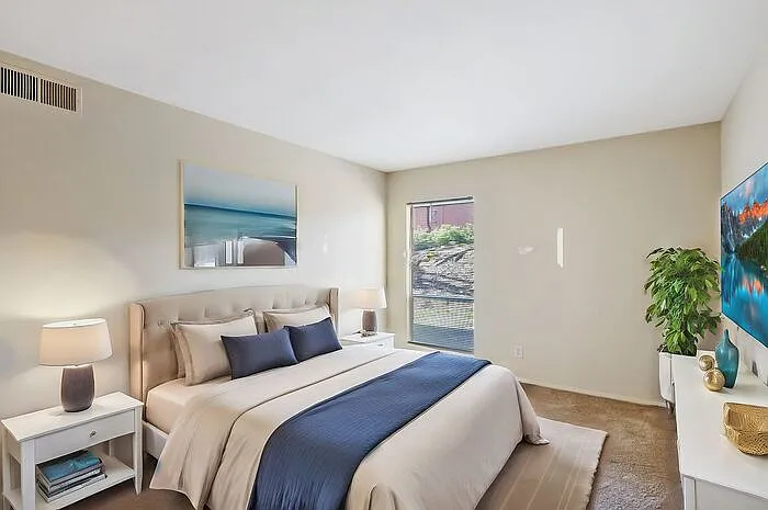 2235 Sedgwick St #H — Photo 2