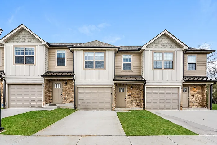 210 Signature Pl #5 — Photo 1