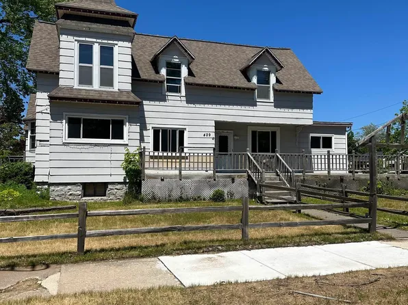 429 S 7th St, Escanaba, MI 49829