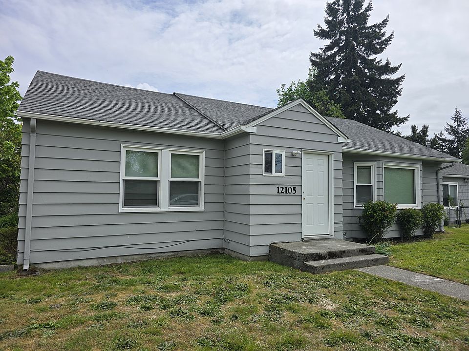5 bedrooms to rent - 3 on the main level and 2 upstairs.