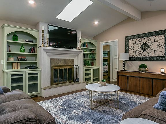 3rd image of 6814 Montague Dr