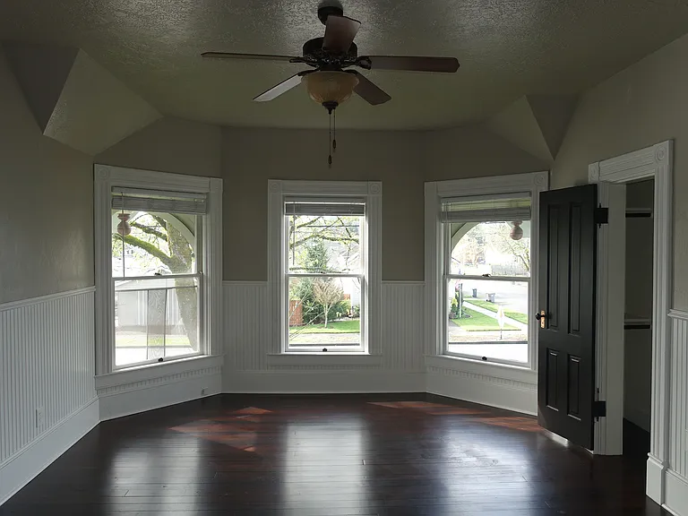 990 SE Shelton St #B-2 — Photo 12
