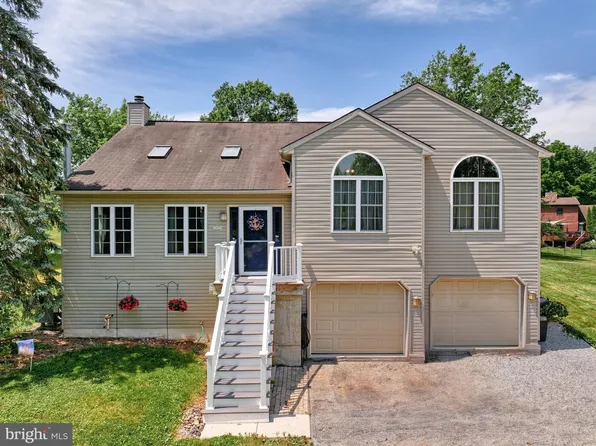 8 Stuart Dr, East Berlin, PA 17316