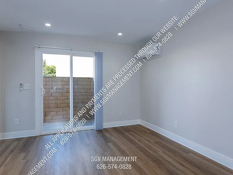 427-433 W Duarte Rd — Photo 3
