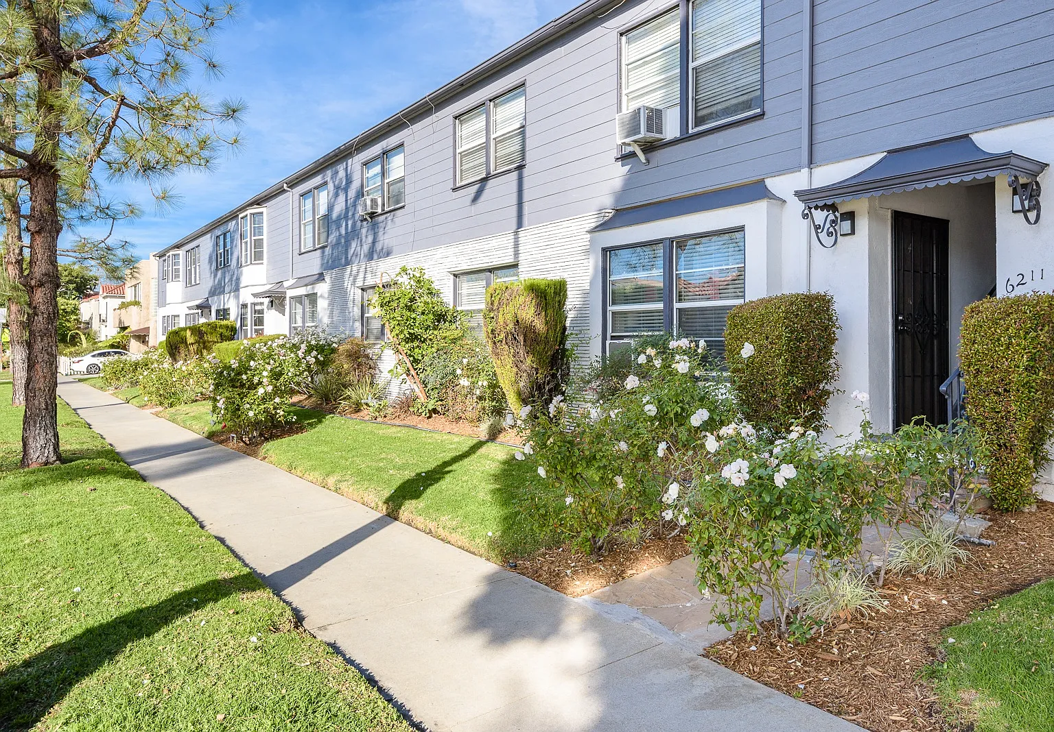 Carthay Circle Apartments — Photo 3
