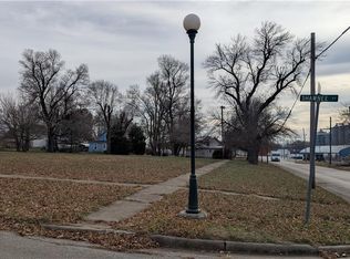 815 Shawnee St, Hiawatha, KS 66434