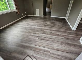 41 1/2 John St, Waterloo, IA 50703