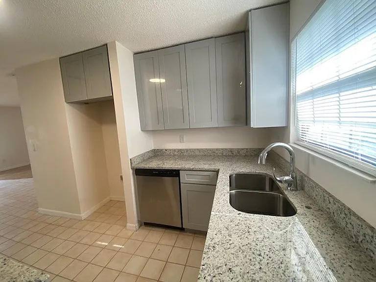 19 Woodston Ln — Photo 11