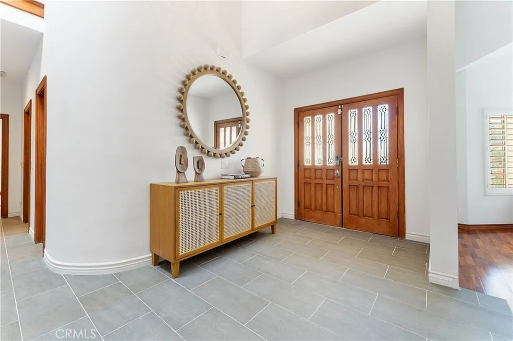 5 bed, 3641 sqft, $8,000 — Photo 2