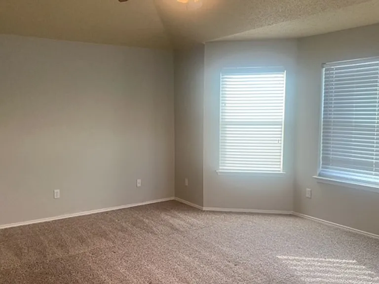 2913 Vicksburg Ln — Photo 32