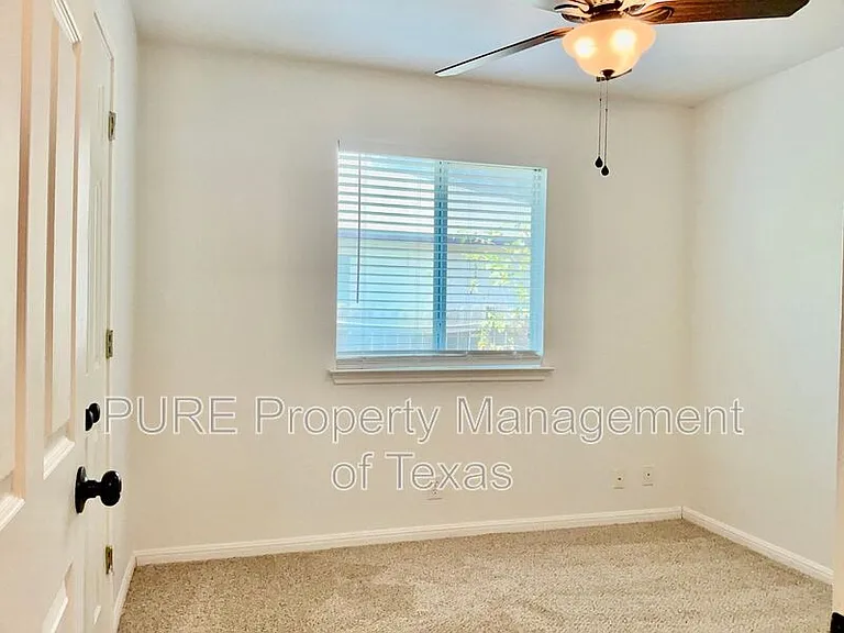 706 Stewart Dr — Photo 14
