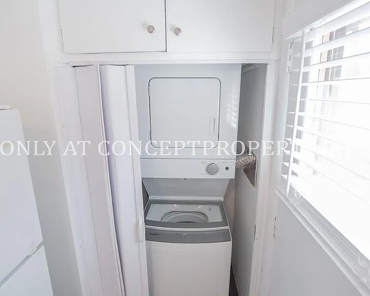 227 E St — Photo 36