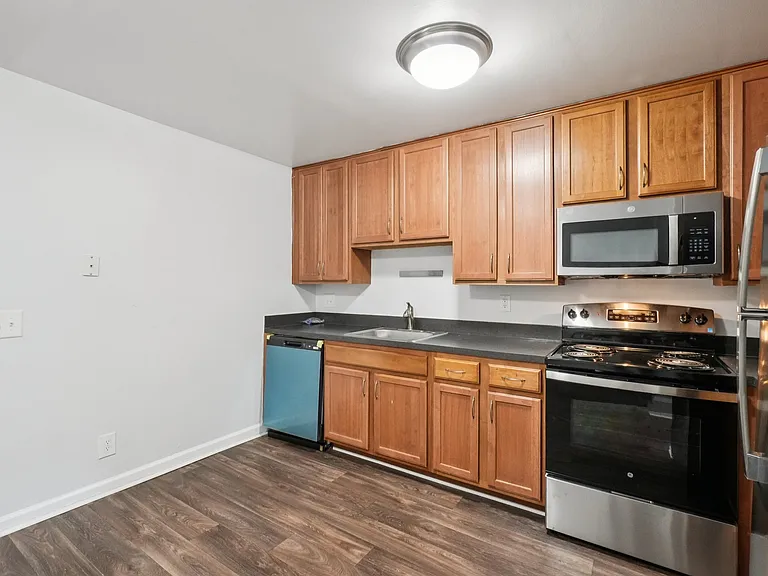 River Place Luxury Apartments — Photo 31