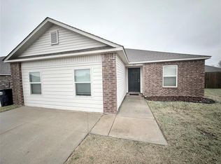 1914 Oak Tree Ct, Shawnee, OK 74804