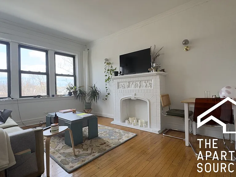 2921 W McLean Ave #2E — Photo 3