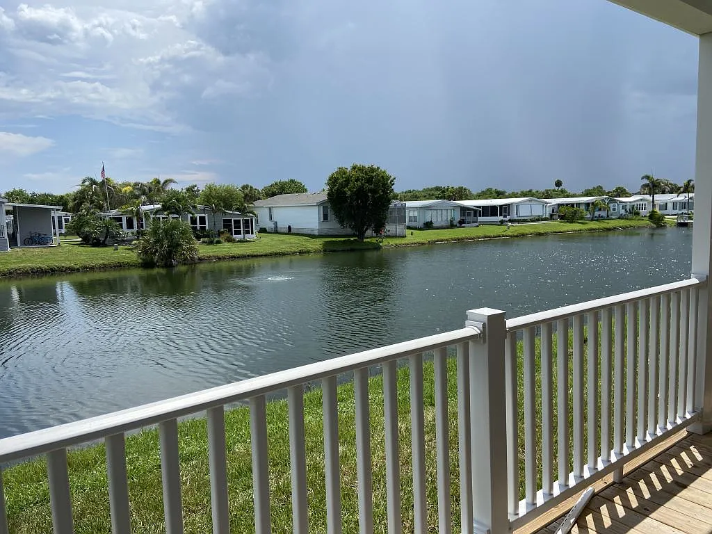 3 bed, 2.0 bath, 1564 sqft, $2,299 — Photo 4