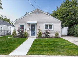 15 Pilot St, Hempstead, NY 11550