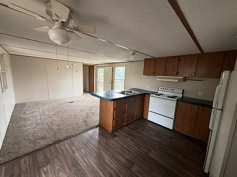 253 Ideal Cir — Photo 2