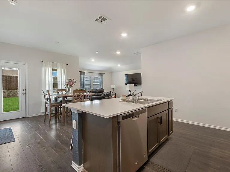 1404 Old Trail Rd — Photo 9