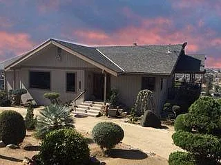 1075 Highland Drive photo 1