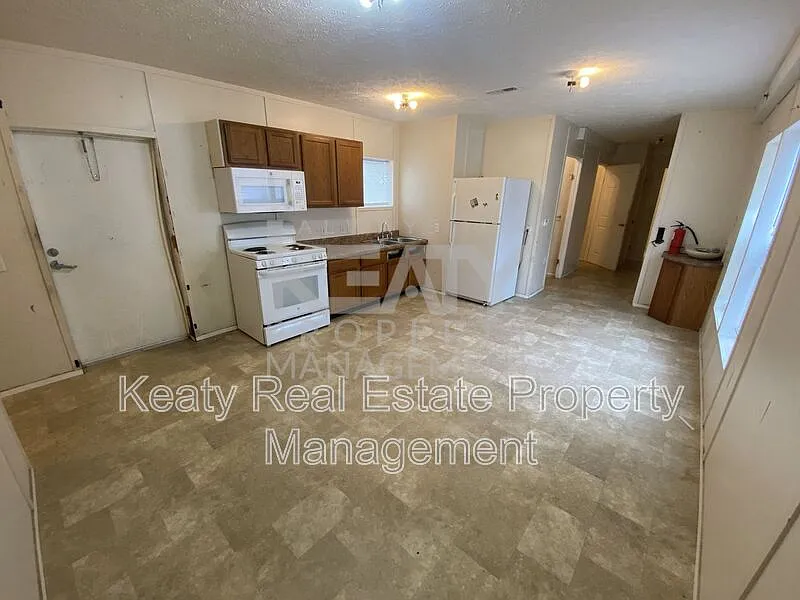 3 bed, 2.0 bath, 1024 sqft, $600 — Photo 3