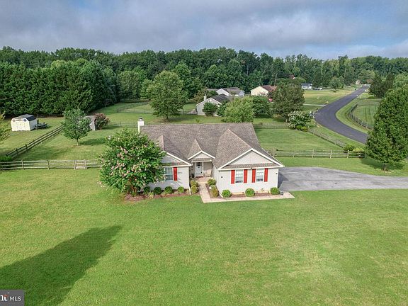 3rd image of 223 Tina Marie Ln