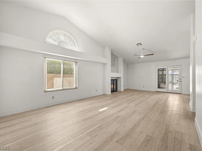 360 Humboldt North Dr — Photo 23