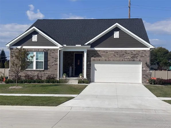 50681 Crusader Dr, Macomb, MI 48042
